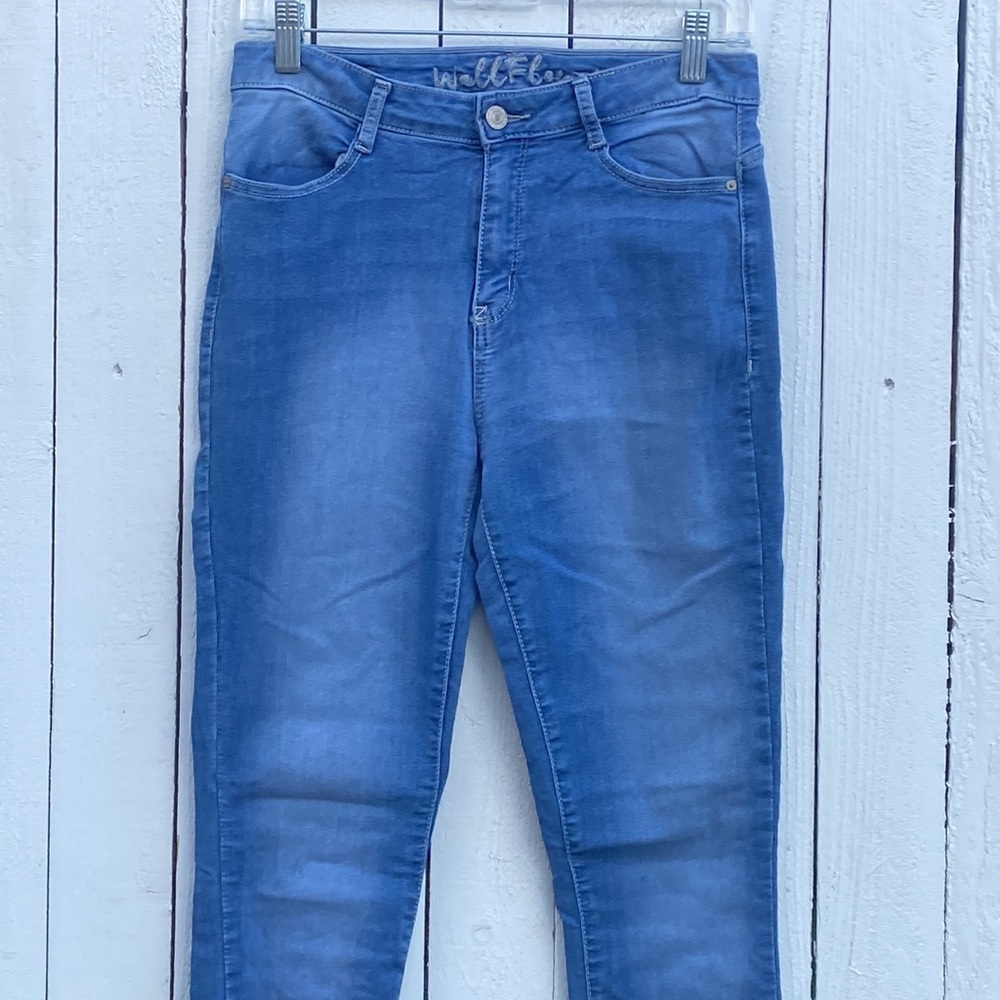 Wallflower Jeans - Picture 2 of 13
